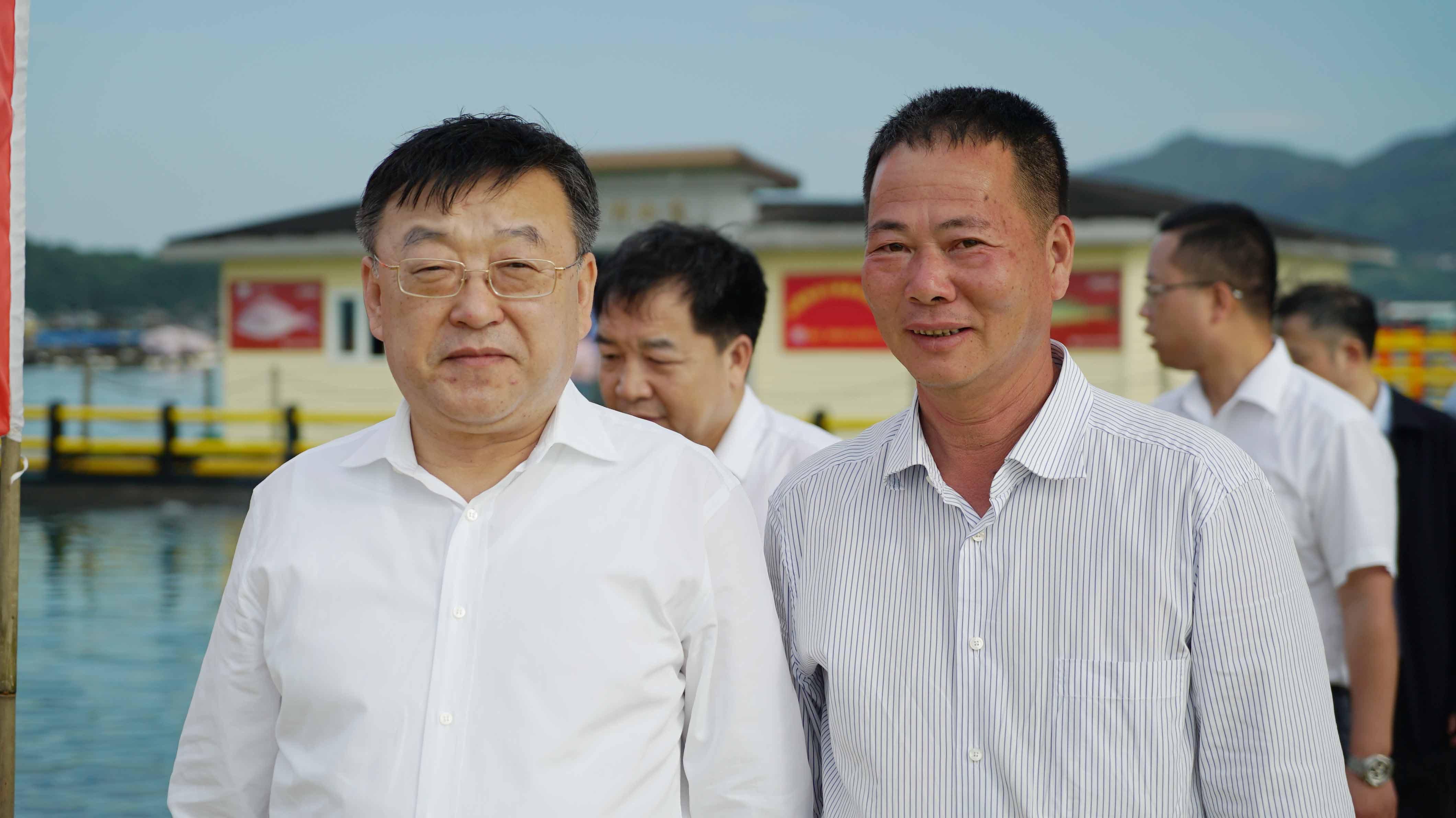 省長唐登杰蒞臨我司“深水抗風(fēng)浪塑膠環(huán)保網(wǎng)箱”養(yǎng)殖基地視察